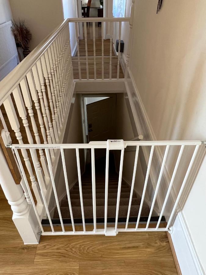 Stay In Yeovil Town Centre, Large 2 Bd Apt With Parking, Sleeps 4 외부 사진
