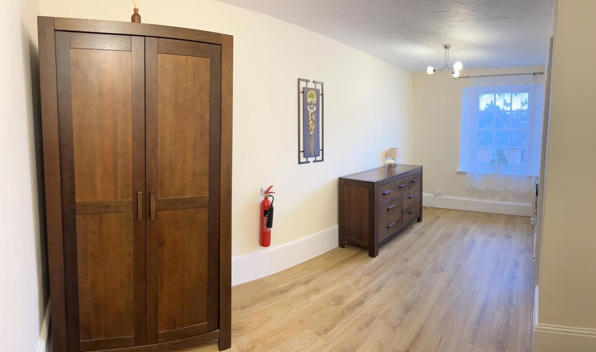 Stay In Yeovil Town Centre, Large 2 Bd Apt With Parking, Sleeps 4 외부 사진